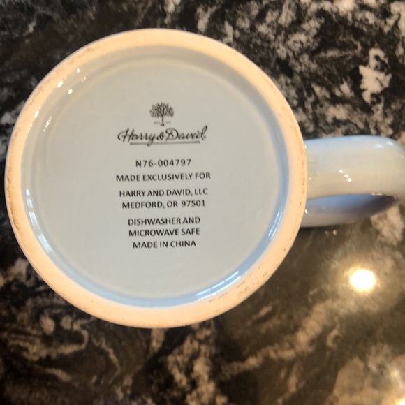 🎄Harry and David “Let It Snow” mug - Picture 6 of 6